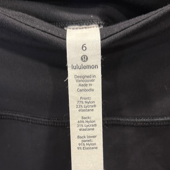 Lululemon Athletica Black Form-Fitting Cropped Leggings - Picture 2 of 6